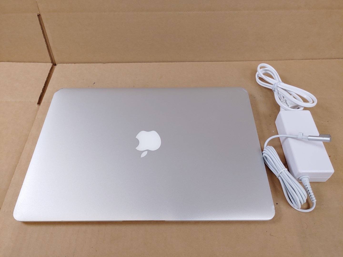 Apple 13" MacBook Air / A1369 {2011} Intel i7 1.8GHz 4GB 256GB FLASH - MD226LL/A - Image 7