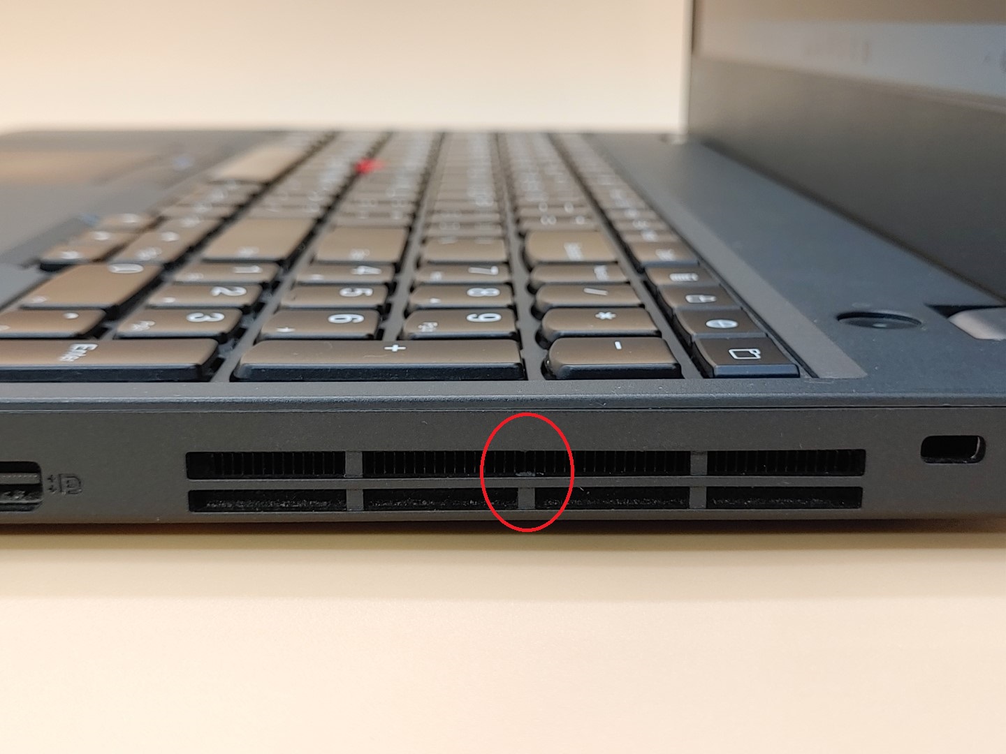 Lenovo ThinkPad P50s 15.6" Intel i7-6600U✔16GB✔500GB SSD✔M500M✔ *NO A/C* *READ* - Image 9