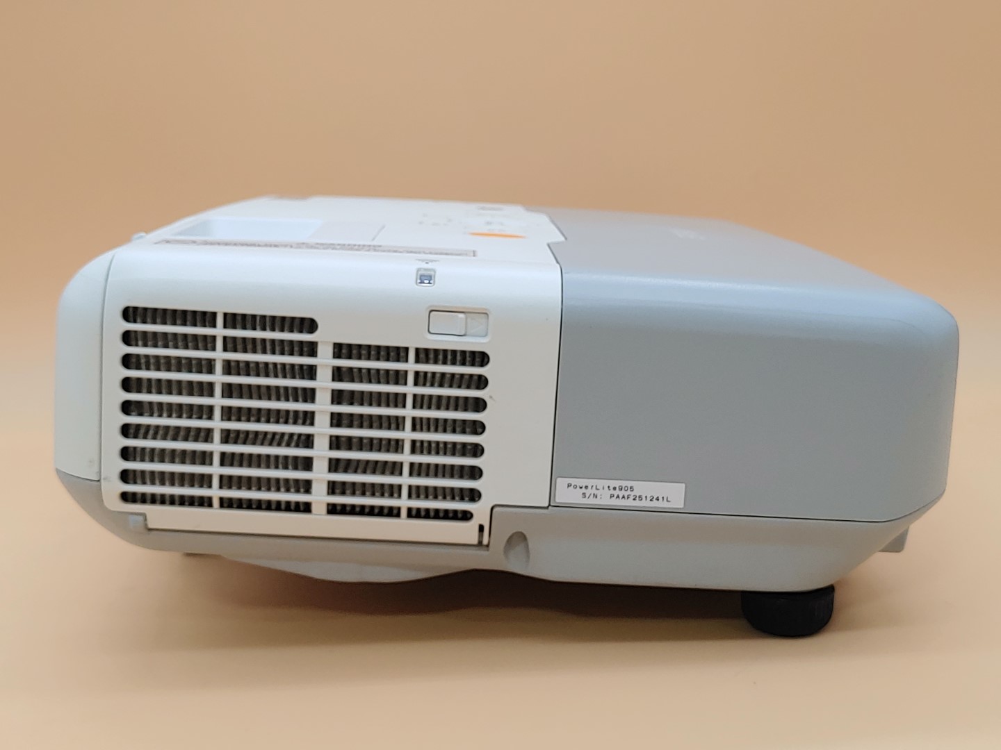 Epson PowerLite 905 H387A XGA 3LCD HDMI 3,000 ANSI Lumen Projector (794 HOURS) - Image 5