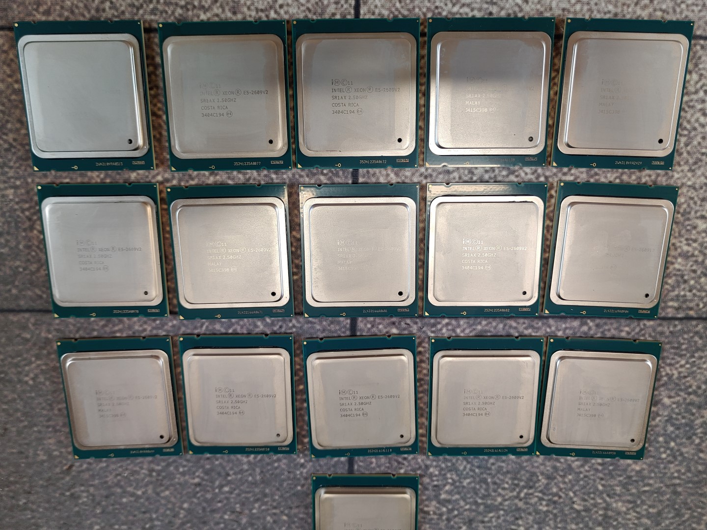 Lot of 16 - Intel SR1AX Xeon E5-2609V2 2.50GHz 10MB Quad Core LGA2011 - Image 4