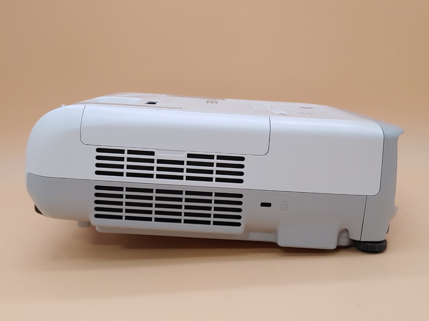 Epson PowerLite 965H H682A XGA 3LCD HDMI 3,500 ANSI Lumen Projector (2708 HOURS) - Image 5