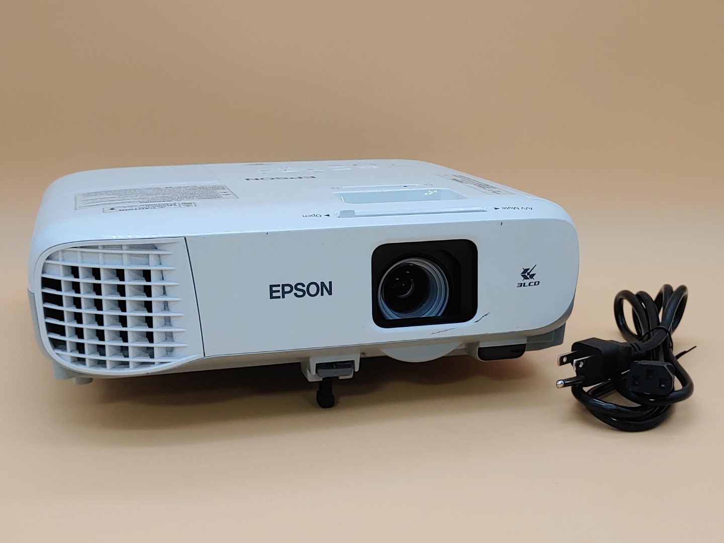 Epson PowerLite 970 3LCD Projector 4000 Lumen ANSI HD 1080p H865A (2166 Hours) ✔