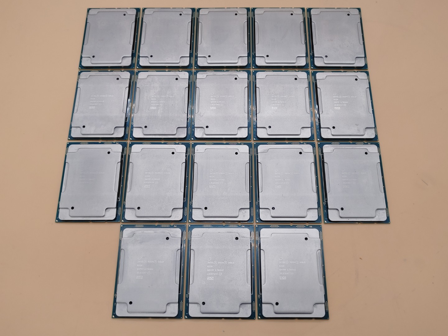 Intel Xeon GOLD 6226 2.70GHz SRFPP 12-Core LGA3647 CPU 125W - LOT of (18)