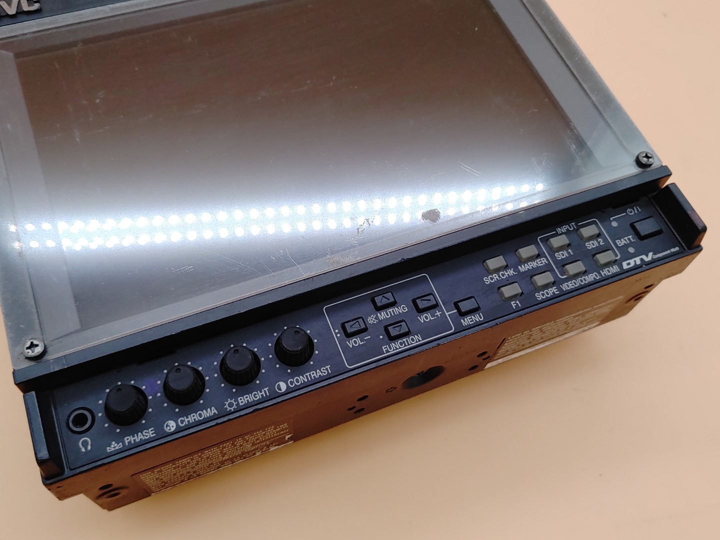 JVC DT-F9L5 Multi-format 8.2" LCD Broadcast Studio Field Monitor *NO BATT**READ* - Image 10