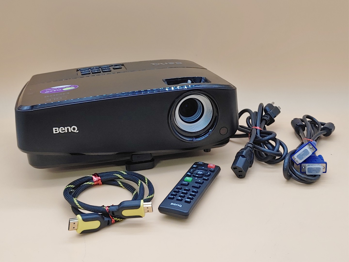 BenQ MX518 XGA 2800 ANSI Lumens HDMI 3D DLP Projector w/ Remote (Lamp Hours: 96)