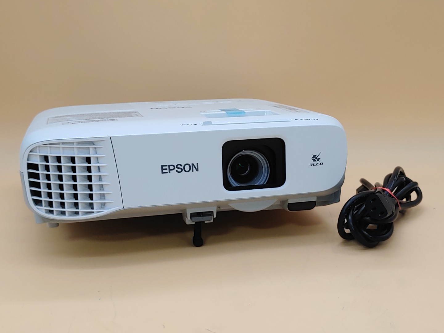 Epson PowerLite 970 3LCD Projector 4000 Lumen ANSI HD 1080p H865A (1506 Hours)
