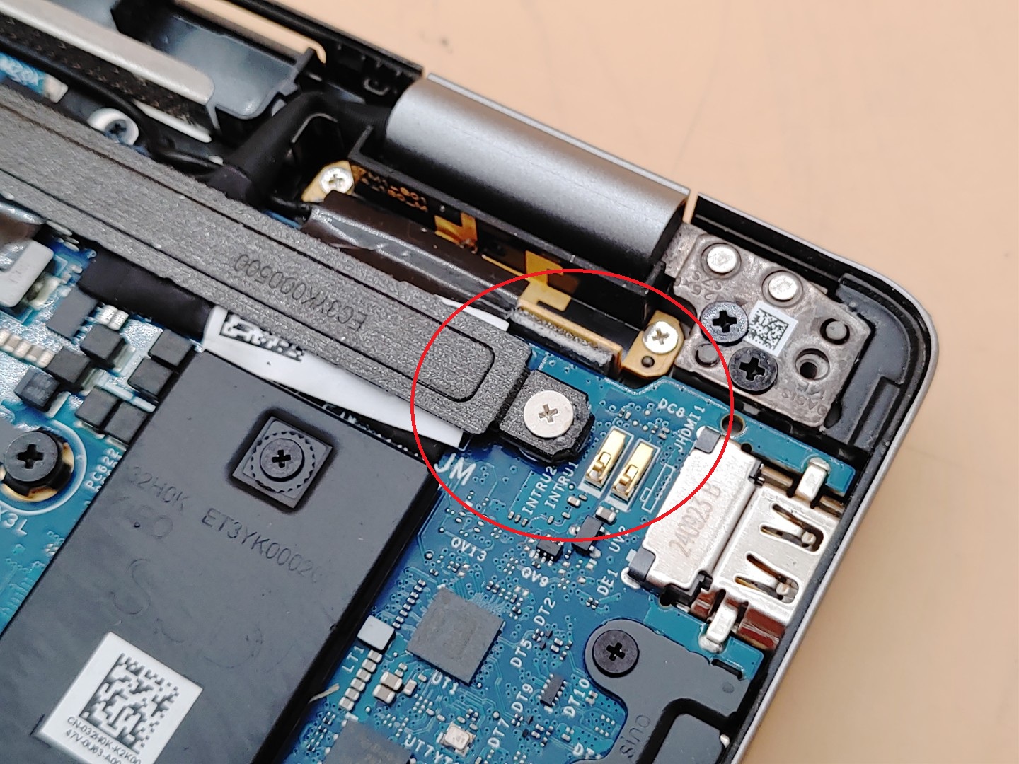 Dell Latitude 7450 14" Ultra 7 165U 32GB RAM *NO SSD/AC* *LIQUID SPILL NO POWER* - Image 9
