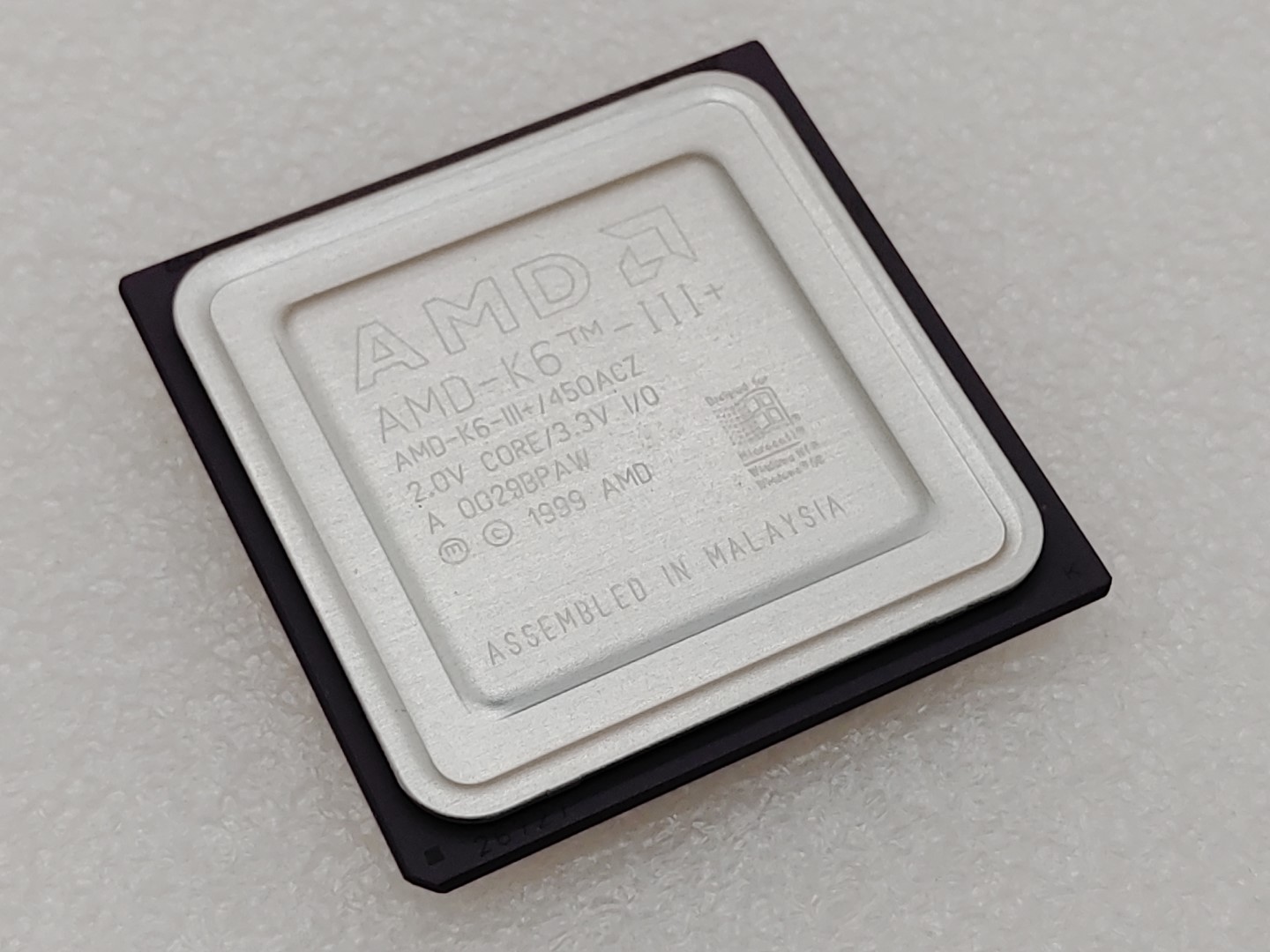 AMD K6-III+ 450MHz 2.0V CORE/3.3V (AMD-K6-III+/450ACZ) Super Socket 7 Processor