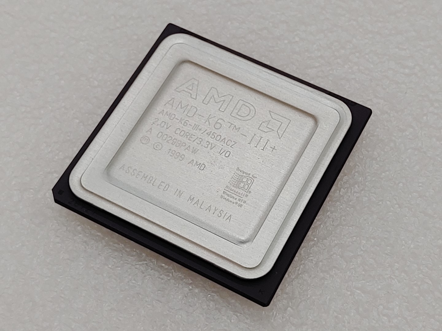 AMD K6-III+ 450MHz 2.0V CORE/3.3V (AMD-K6-III+/450ACZ) Super Socket 7 Processor - Image 2