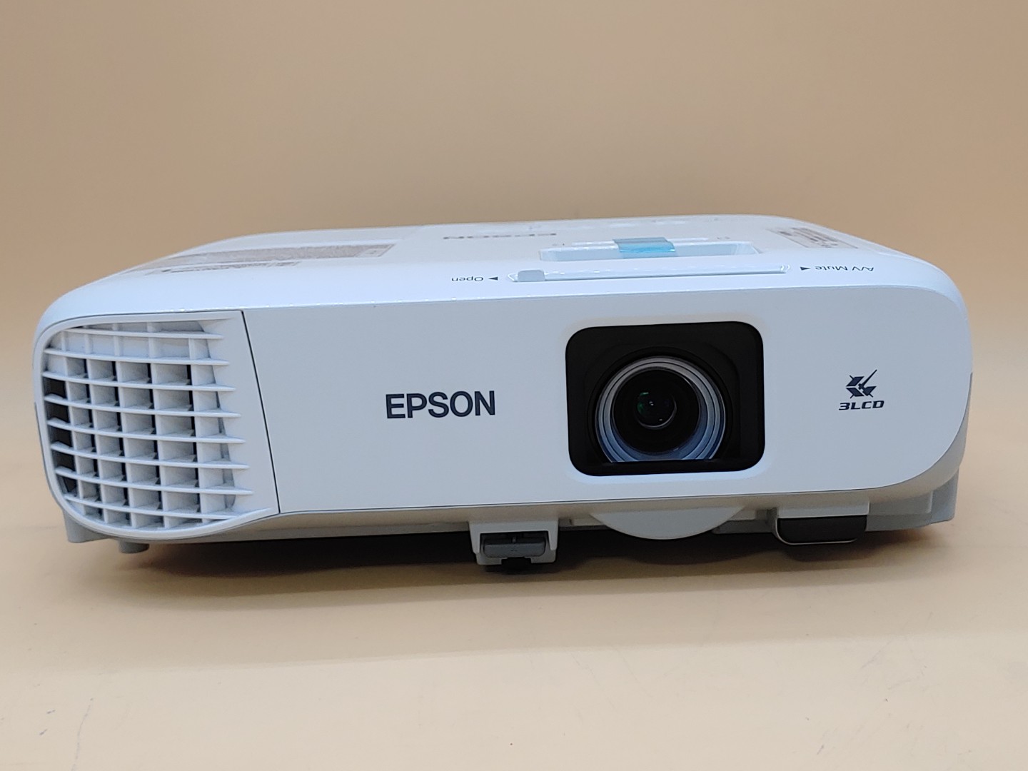 Epson PowerLite 970 3LCD Projector 4000 Lumen ANSI HD 1080p H865A (1506 Hours) - Image 2