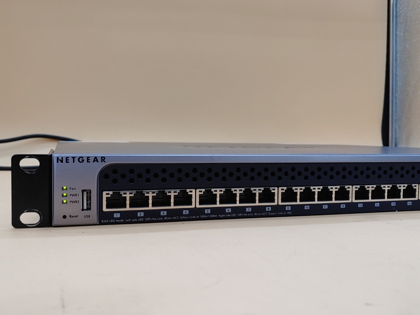 Netgear ProSafe M7100-24X V1H1 10G L2+ 24-Port Managed Switch w/ x2 PSU & Ears - Image 2