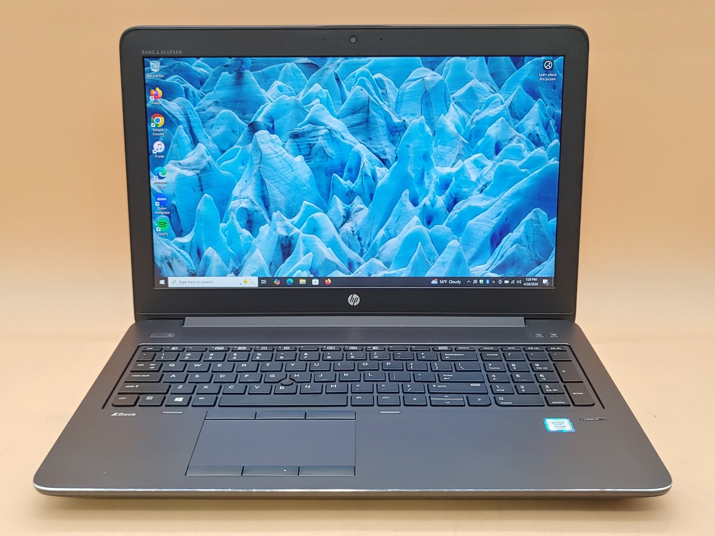 Windowsノート本体 hp zbook 15G3 xeon E3-1505M V5 m2000m hp zbook 15G3 xeon E3-1505M V5 m2000m 【公式通販】