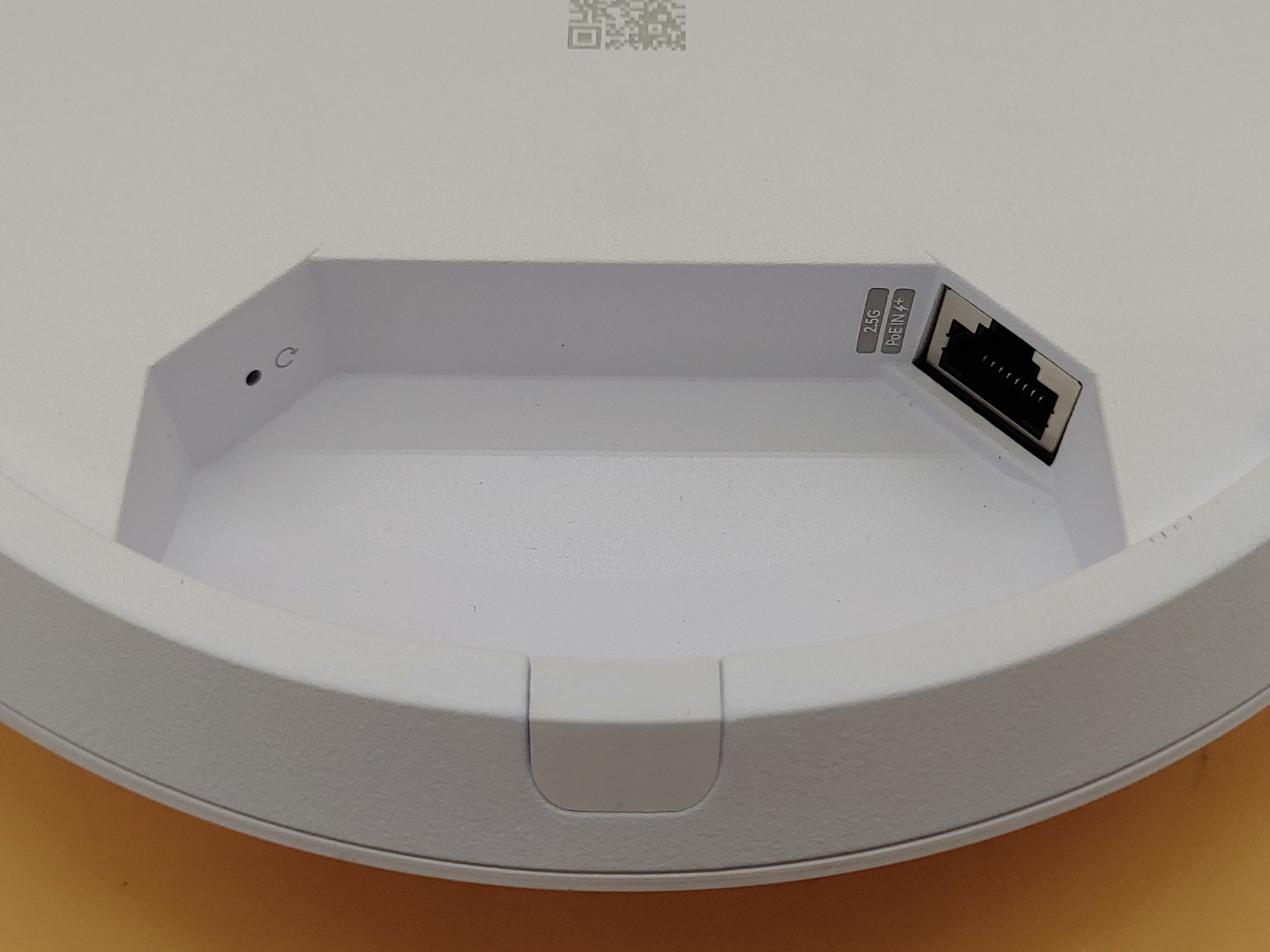 Ubiquiti Networks UniFi U7 Pro Tri-Band PoE Wi-Fi 7 Access Point - Image 4