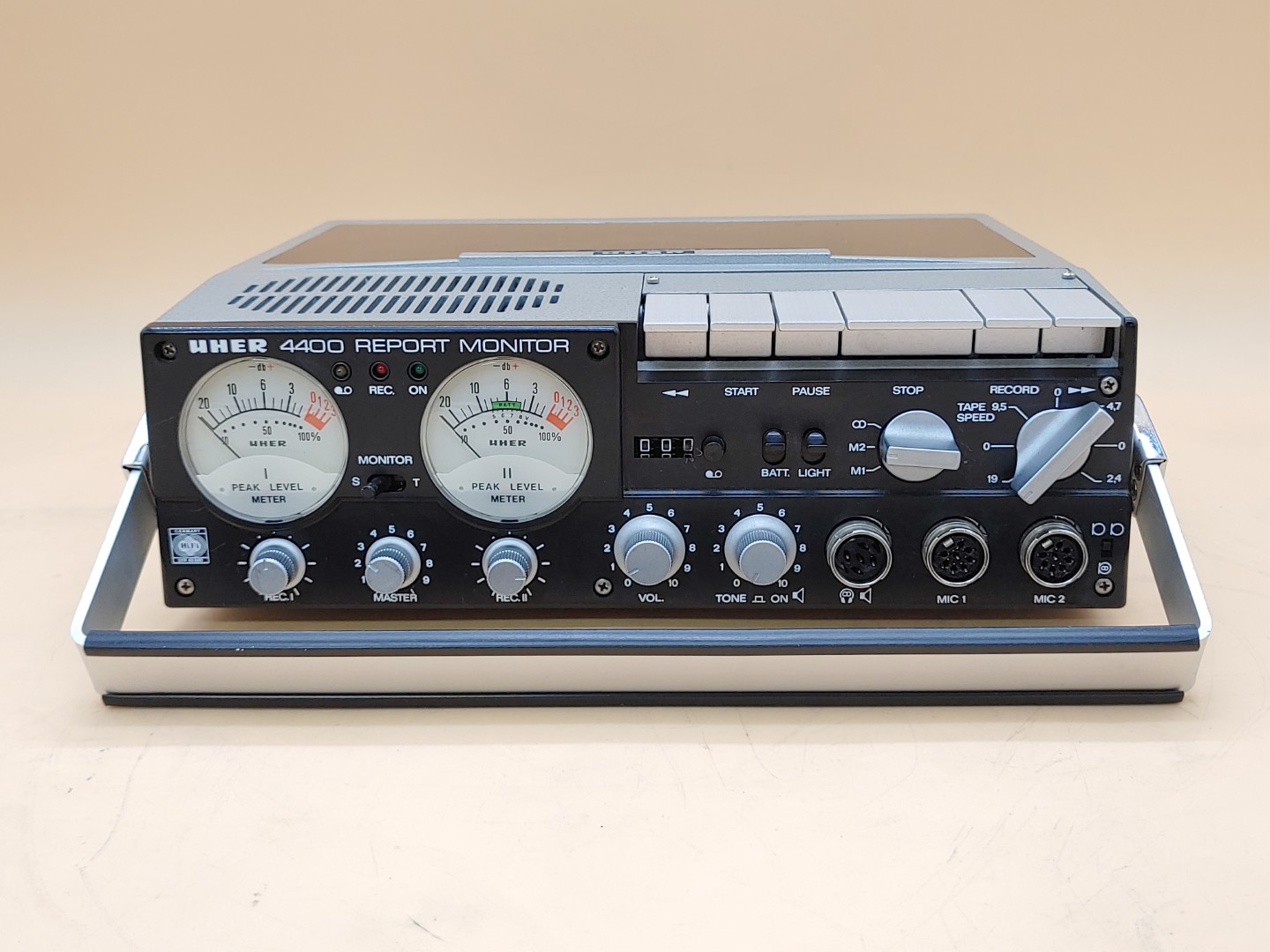 UHER 4400 Report Monitor 4-Channel Tape Recorder Reporter **NO POWER** **READ**
