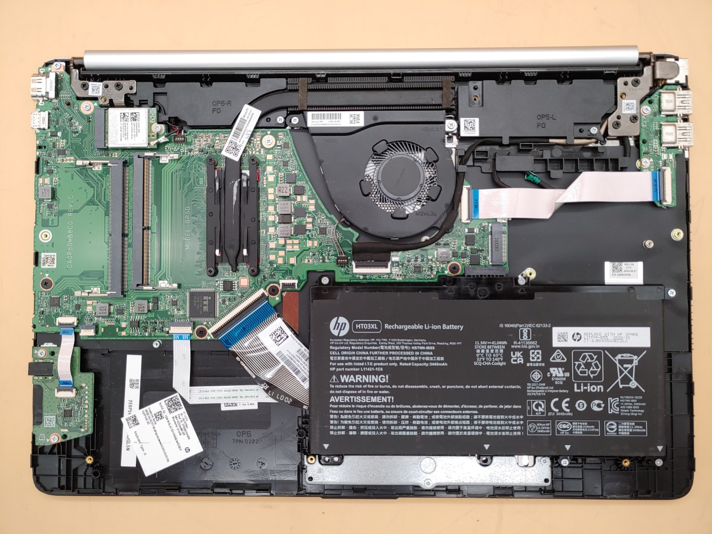 HP Notebook 15-dy1076nr 15.6" i5-1035G1 *NO RAM/NO SSD/NO AC* **CRACKED SCREEN** - Image 7