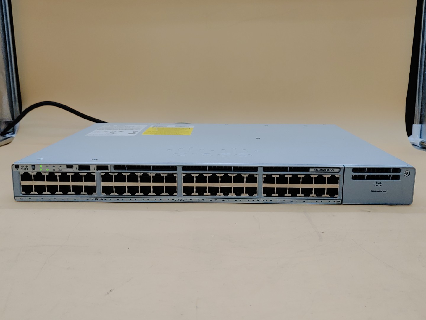 Cisco Catalyst 9200 48-Port PoE+ Network Switch w/ x1 PSU (C9200-48P-E V01)