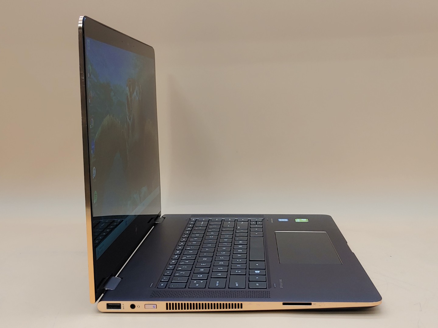 HP Spectre x360 15-bl012dx 15.6" Intel i7-7500U 16GB 512GB 940MX *NO A/C* *READ* - Image 2