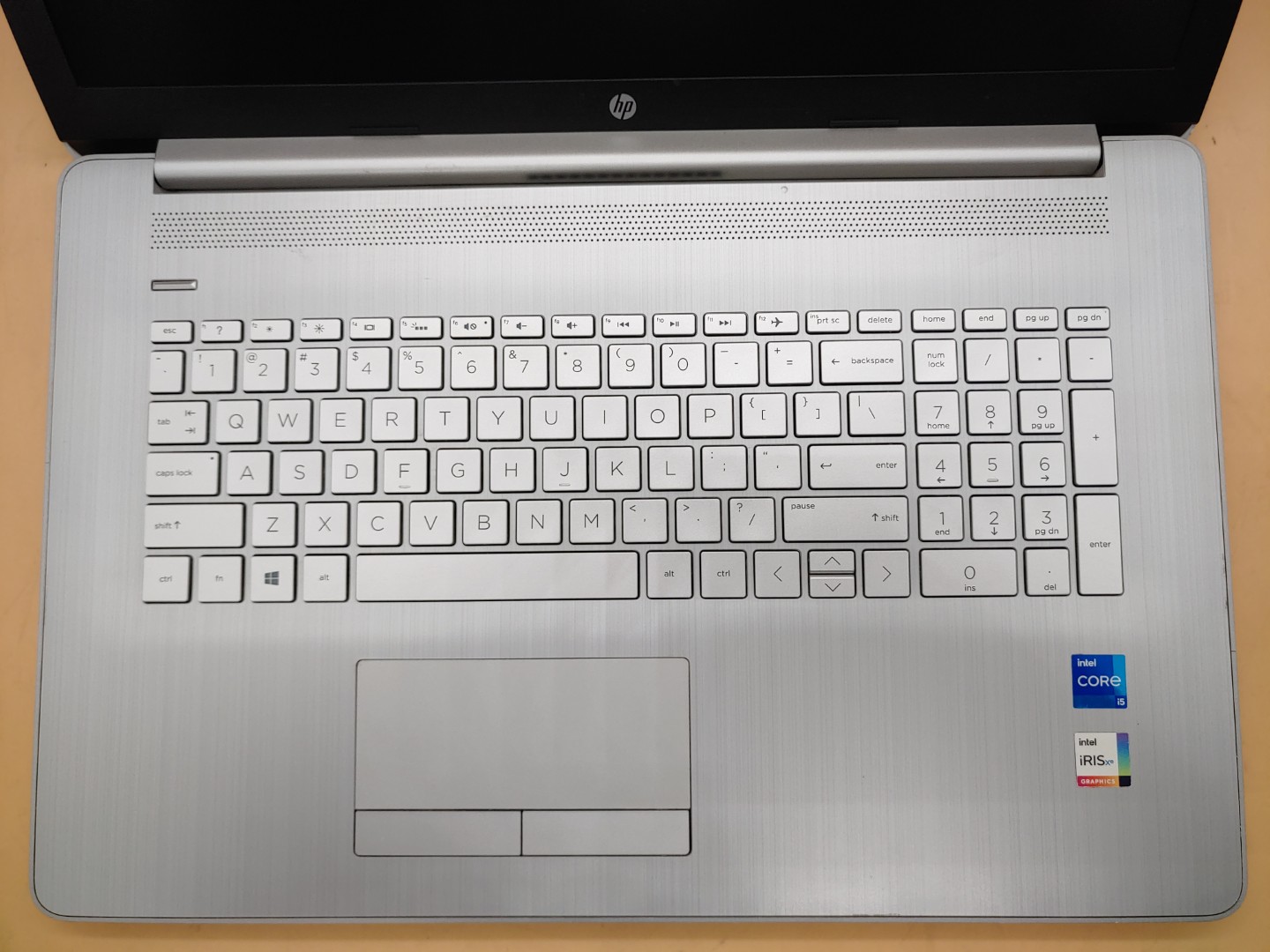 HP 17-by4062cl i5-1135G7 8GB *NO SSD/AC* *BROKEN HINGE/ NO POWER /LIQUID SPILL* - Image 4