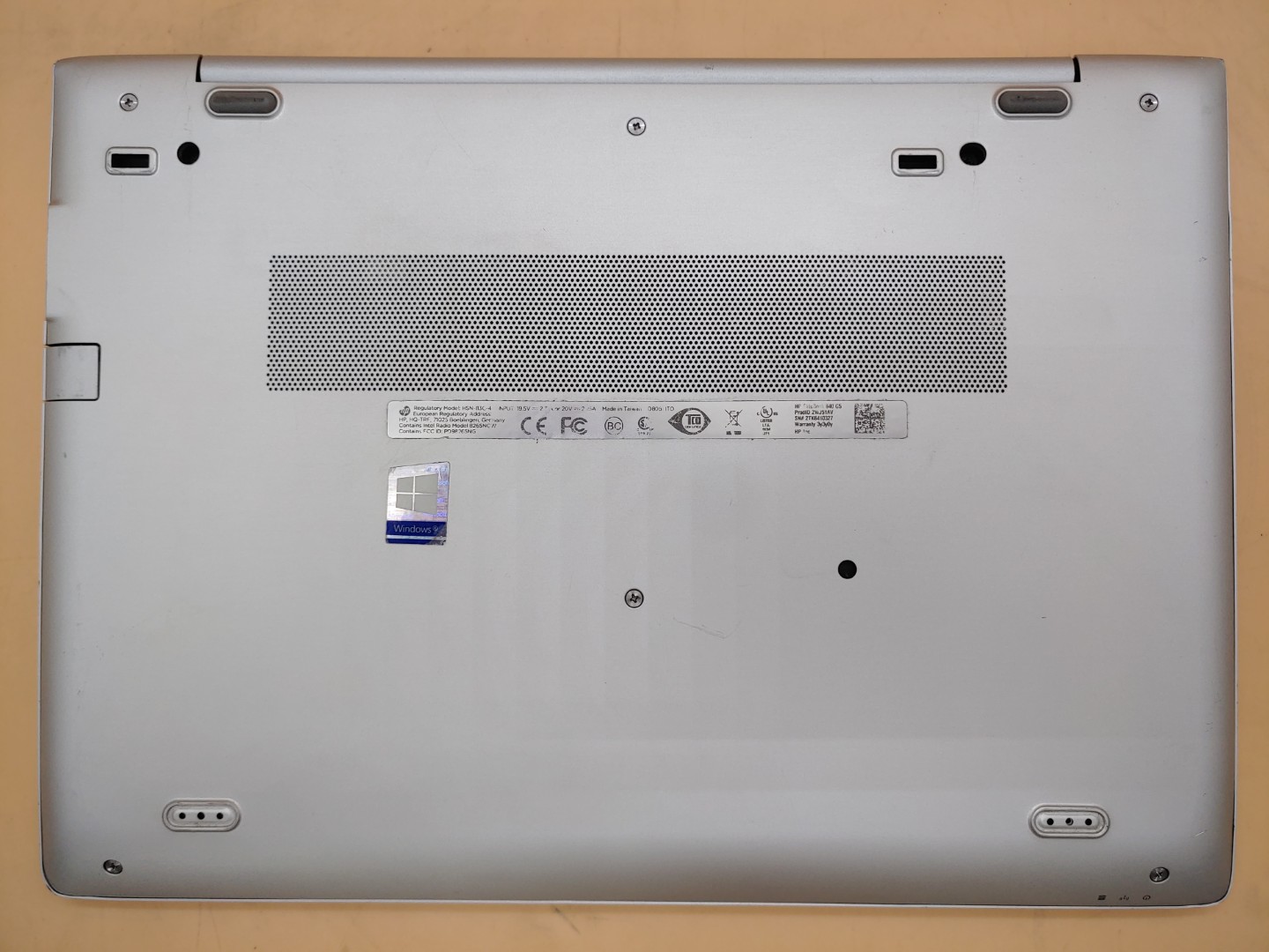 HP EliteBook 840 G5 14" Intel i7-8650U *NO RAM/NO SSD/NO OS/NO AC* *POWER ISSUE* - Image 6