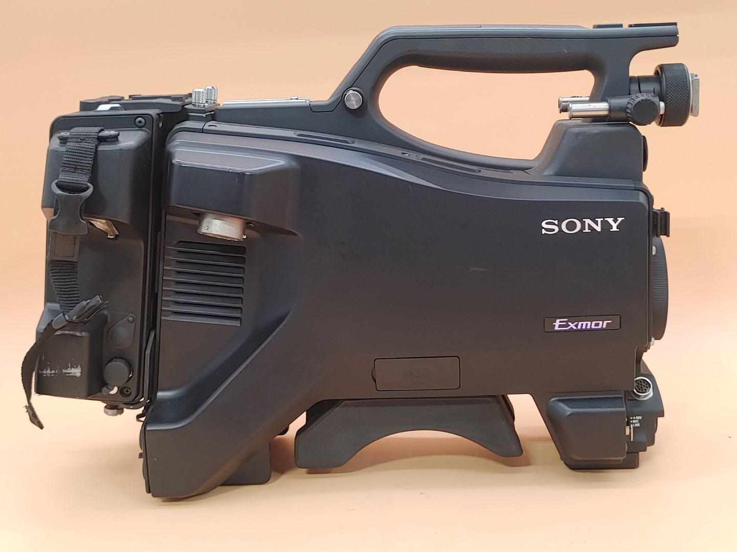 Sony HXC-D70 Studio HD Camcorder w/ CA-FB70 ✔✔✔ **NO LENS OR BATT** - Image 2