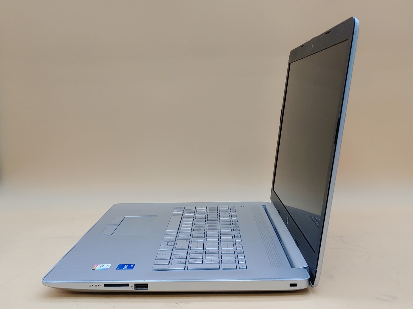 HP 17-by4062cl i5-1135G7 8GB *NO SSD/AC* *BROKEN HINGE/ NO POWER /LIQUID SPILL* - Image 3