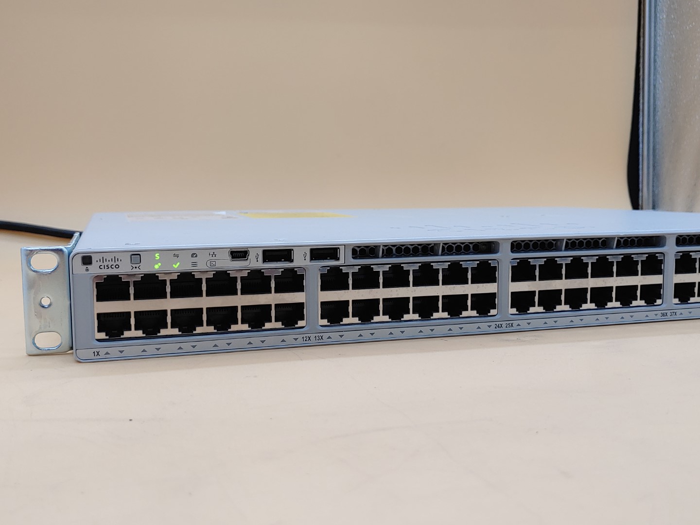 Cisco Catalyst 9200 48-Port PoE+ Network Switch // C9200-48P-E V01 - Image 2