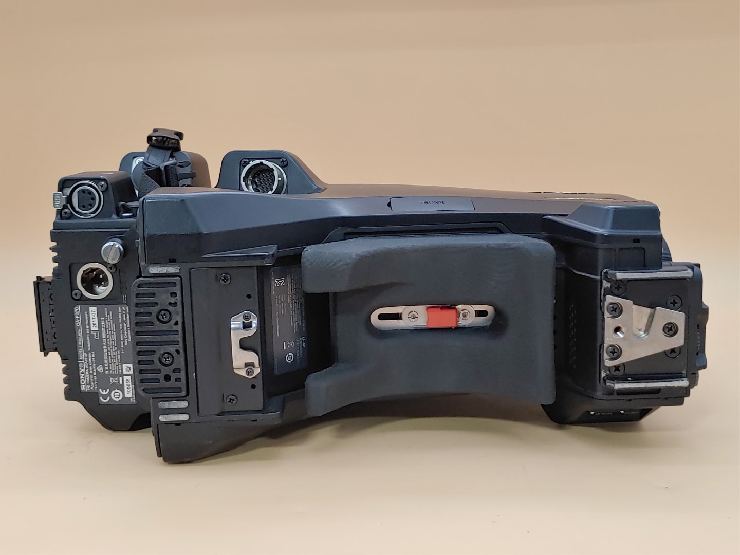 Sony HXC-D70 Studio HD Camcorder w/ CA-FB70 ✔✔✔ **NO LENS OR BATT** - Image 10