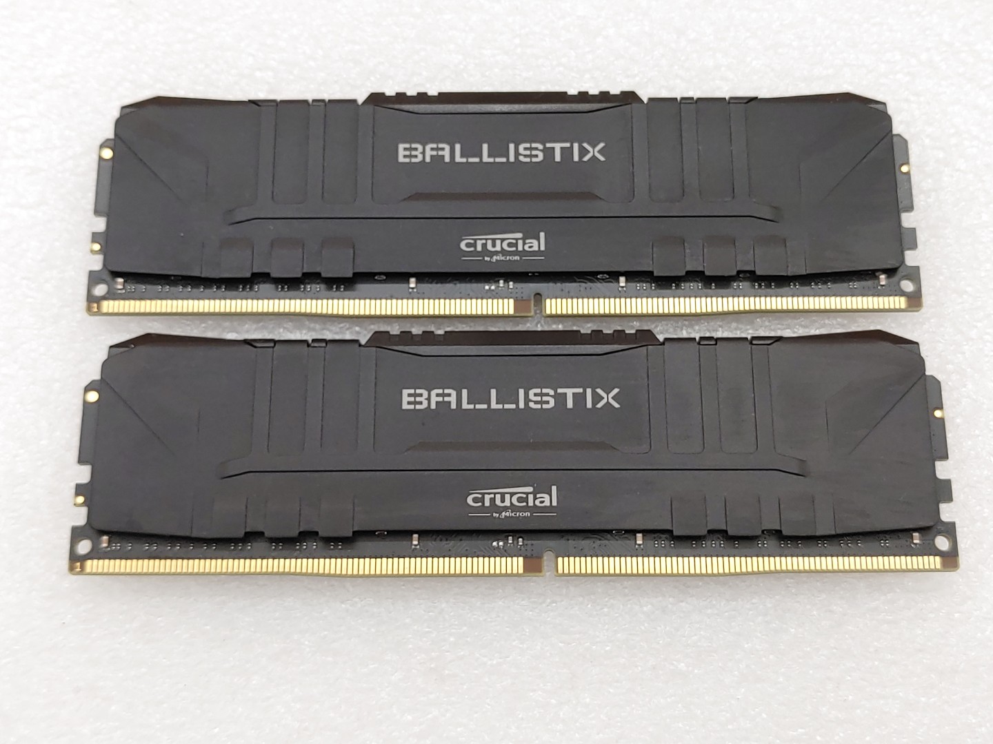 Crucial Ballistix 32GB (2x16GB) RAM DDR4 2666MHz w/ XMP (BL16G26C16U4B.16FD)
