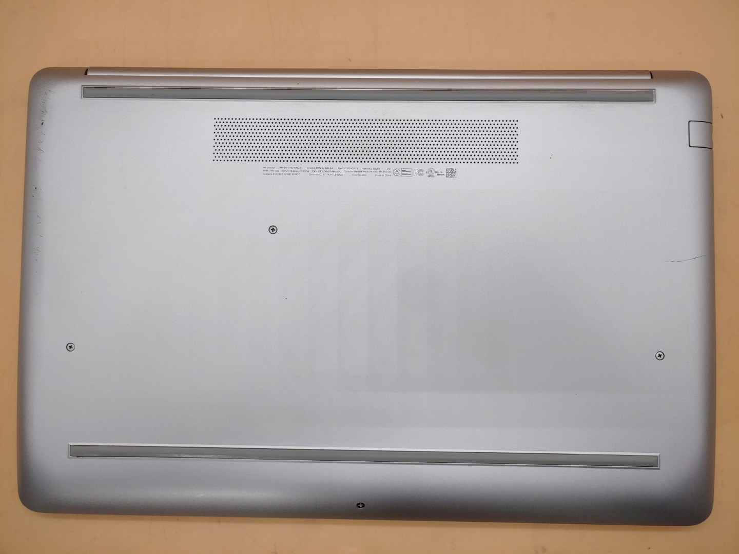 HP 17-by4062cl i5-1135G7 8GB *NO SSD/AC* *BROKEN HINGE/ NO POWER /LIQUID SPILL* - Image 6
