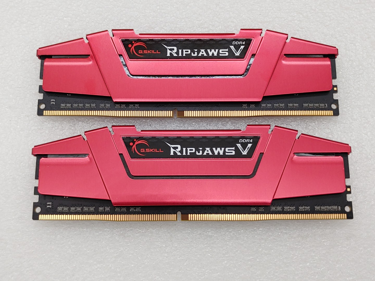 G.SKILL RipJaws V 32GB Kit (2x16GB) PC4-21300 DDR4-2666 (F4-2666C15D-32GVR)